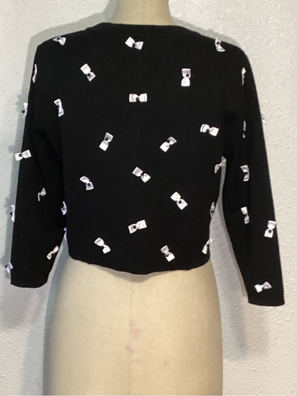 Alice + Olivia Daroda cropped bow Black Cardigan size medium - Picture 5 of 9
